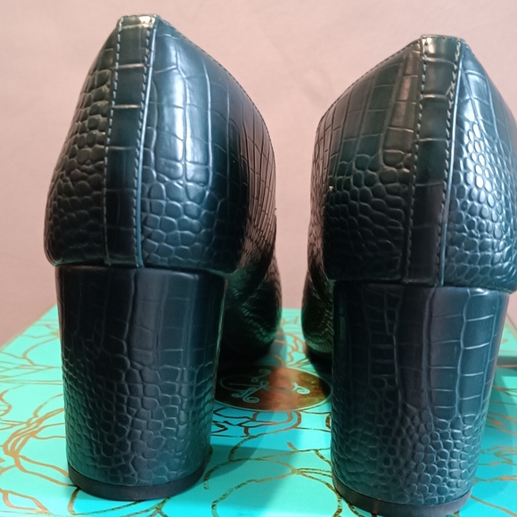 Red tape emerald shoes - Picture 6 of 9